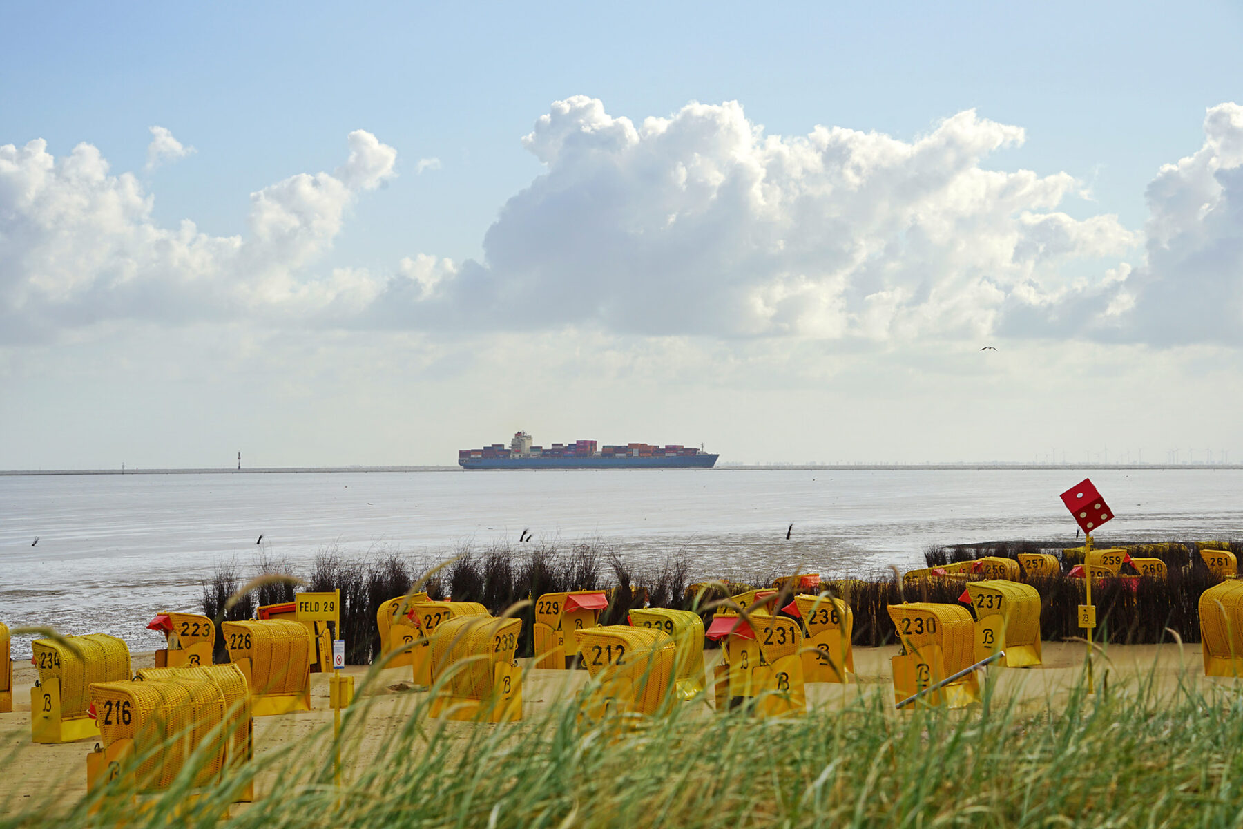 Containerschiff vor Duhnen